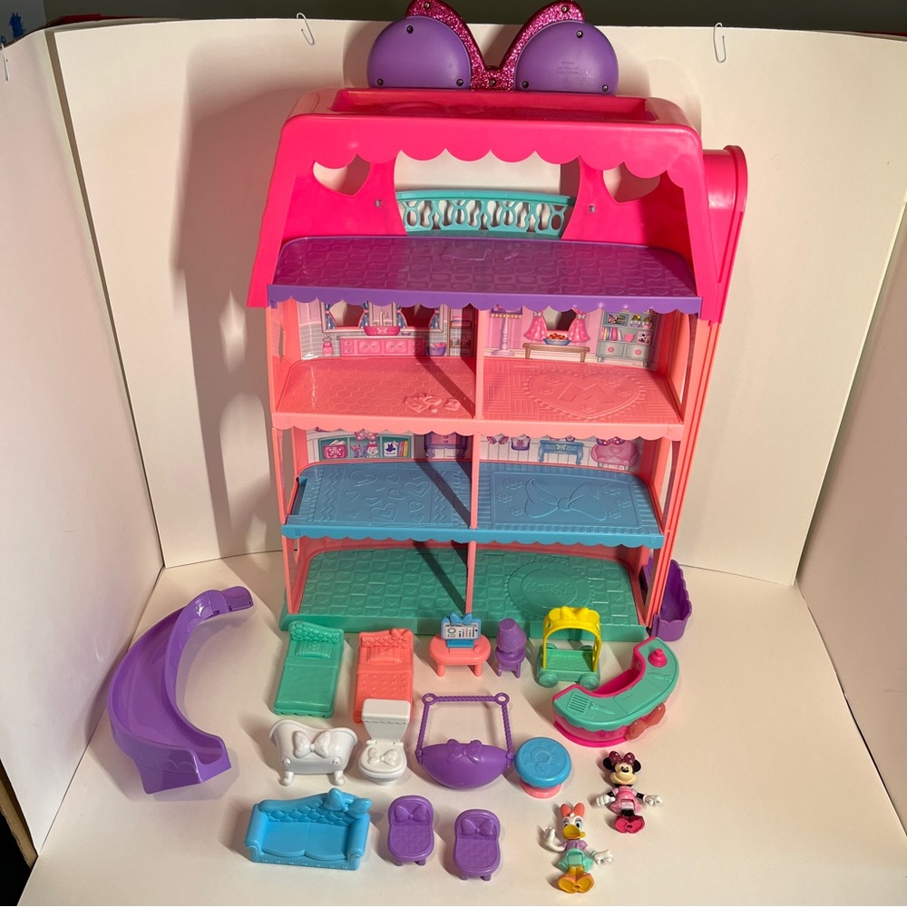 Disney Junior Minnie Mouse Bow-Tel Hotel Playset House Figures Daisy Furniture